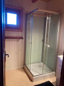 Camping-Chalets La Favière的一间浴室