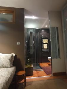 Khu vực ghế ngồi tại Grande Chambre double avec douche privative