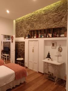 a bedroom with a bed and a table and a desk at Casa Mama Fela in Arucas