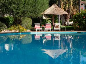 Bazén v ubytování Nora Club Hotel & Spa nebo v jeho okolí