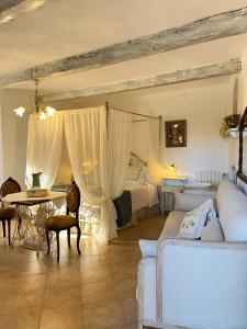 a living room with a couch and a bed and a table at Ca' Datu in Finale Ligure