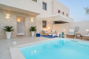 Swimmingpoolen hos eller tæt på Il Borgo Luxury Retreat