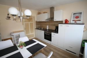 Η κουζίνα ή μικρή κουζίνα στο Ferienwohnung SILBERBACH im HAUS Gerlach
