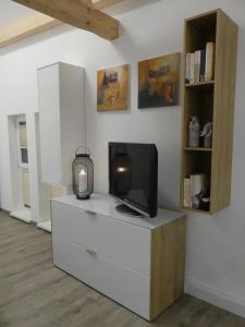 a tv sitting on top of a dresser in a room at Ferienwohnung Schwein gehabt 