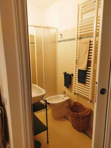 A bathroom at MancioBiba Home