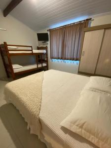 Postel nebo postele na pokoji v ubytování Recanto Guarassol Apartamentos