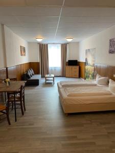 Postel nebo postele na pokoji v ubytování Hotel Sonne - Haus 2