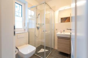 Koupelna v ubytování Ferienhaus "Am Kiefernwäldchen" + 13 fotografií