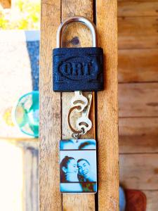 a key chain with a picture of two people on it at Raturinjani homestay in Selong