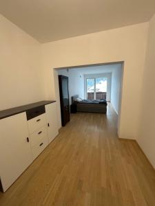 an empty room with a bed and a wooden floor at Geräumiges modernes Apartment 1-6 Personen in Imst