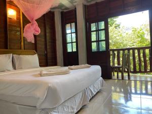 Кровать или кровати в номере Garden View Resort Tonsai