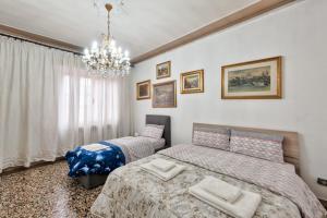 Postel nebo postele na pokoji v ubytování Santa Marina Venice Apartment