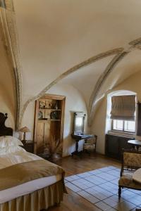 a bedroom with a bed and a desk in a room at Fronius Boutique Residence in Sighişoara