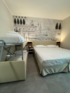 Un ou plusieurs lits dans un hébergement de l'établissement Hotel Marco Polo