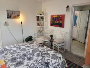 Fotografie z fotogalerie ubytování Nice Bedroom with Private Ensuite Bathroom v Novém Dillí