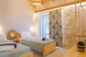 Postel nebo postele na pokoji v ubytování Pithari Stone Villa + 25 fotografií