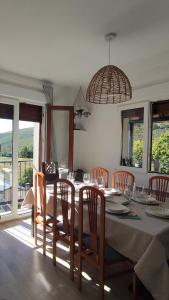 a dining room with a table with chairs and a chandelier at CASA RURAL PAJARICA en Sanabria in San Ciprián