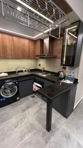 Virtuvė arba virtuvėlė apgyvendinimo įstaigoje Luxury apartment El Mohandessen