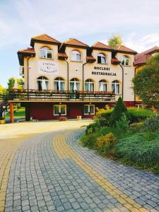 Budynek, w którym mieści się hotel