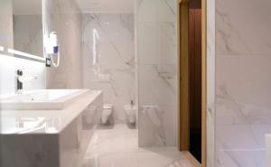 Koupelna v ubytování HA Hotel Mostar + 37 fotografií