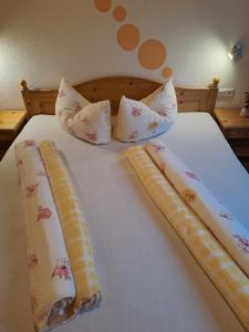 A bed or beds in a room at Ferienwohnung Nancy