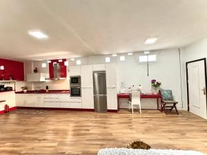 Η κουζίνα ή μικρή κουζίνα στο Black Sand Loft +28 φωτογραφίες