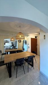a dining room with a large wooden table and chairs at MAZET DE LA MER 54M2 LAVANDOU 100M PLAGE avec PISCINE in Le Lavandou