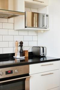 Kuchyň nebo kuchyňský kout v ubytování Sture Penthouse 65m2, great location
