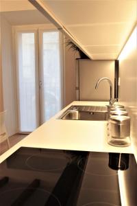 a kitchen with a sink and a counter top at Casa Rosada in Como