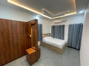 Ένα ή περισσότερα κρεβάτια σε δωμάτιο στο Samudra Homestay