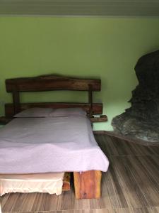 เตียงในห้องที่ Vale das Águas Eco Park Caparaó