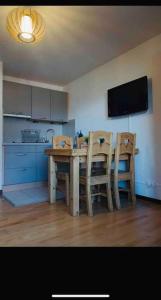 Kuchyň nebo kuchyňský kout v ubytování Appartement-Châtel / Apartment-Châtel-resort + 37 fotografií