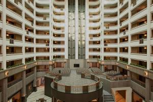a view of therium of a large apartment building at Cincinnati Marriott at RiverCenter in Covington