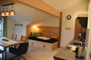 Kuchyň nebo kuchyňský kout v ubytování Ferienwohnung beim Hainz