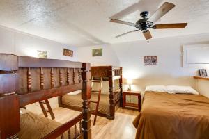 Gallery image of Grill and Dock Access Waterfront Kerens Cabin in Kerens +24 photos