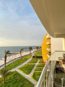 a view of the beach from the balcony of a building at Condominio Nuevo Paracas - Sotavento in Paracas