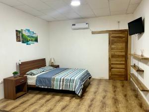 Postel nebo postele na pokoji v ubytování ROOM AYAMPE - La Casa de Eros