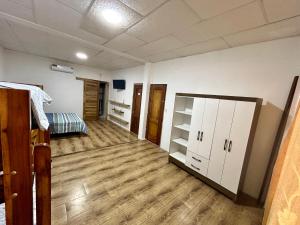 Postel nebo postele na pokoji v ubytování ROOM AYAMPE - La Casa de Eros