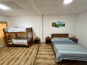 Postel nebo postele na pokoji v ubytování ROOM AYAMPE - La Casa de Eros