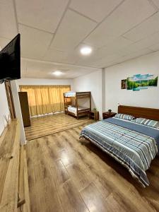 Postel nebo postele na pokoji v ubytování ROOM AYAMPE - La Casa de Eros