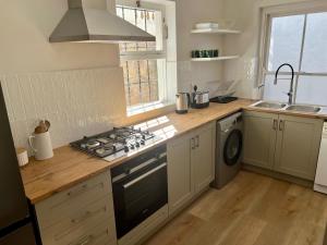 Dapur atau dapur kecil di Villa Moselle - St James
