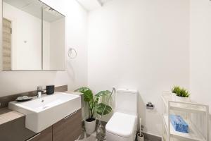 Cozy Studio 29th Floor, Bloom Towers Marina View的一间浴室