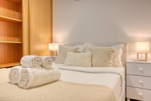 a bedroom with a bed with towels on it at Casa Familia Pestana 1, a Home in Madeira in Seixal