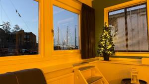 a room with a christmas tree in a window at Woonboot 4 Harderwijk in Harderwijk