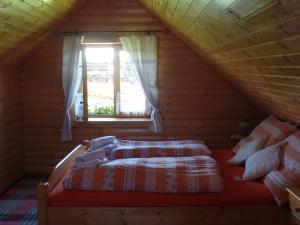 A bed or beds in a room at Chata pod Belianskymi Tatrami