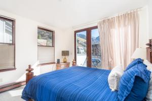 Llit o llits en una habitació de Breathtaking Ballard Views