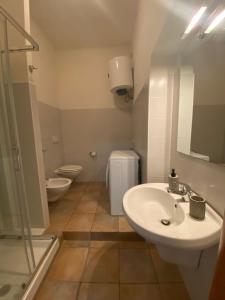 Phòng tắm tại Alghero Darsena Apartment