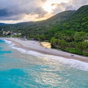 an aerial view of a beach with people on it at DOÑA CORNELIA in Los Patos