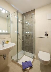 Koupelna v ubytování Hotel Garni Demmel