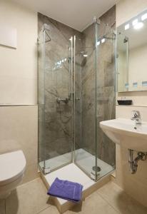 Koupelna v ubytování Hotel Garni Demmel
